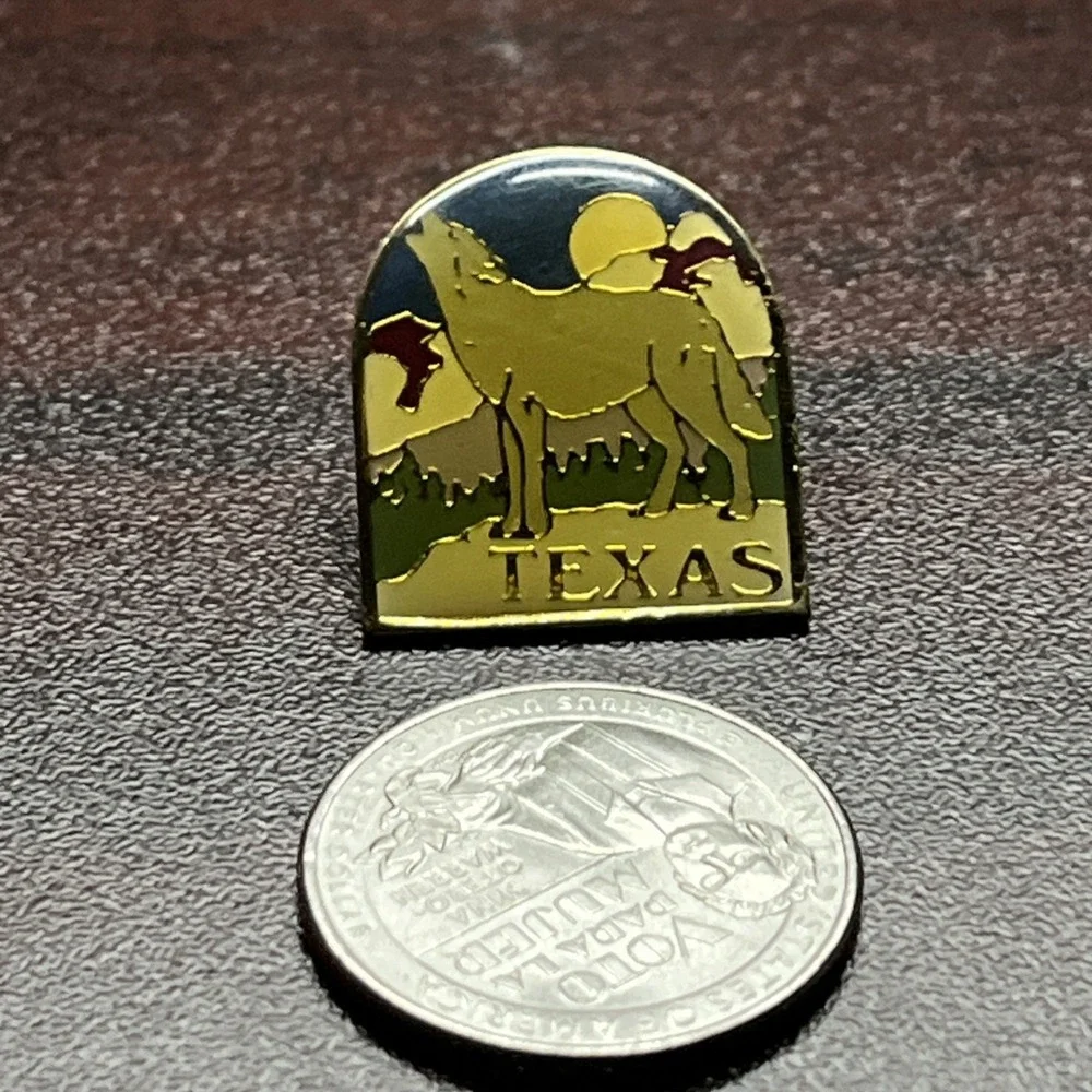 State Of Texas Howling Wolf Full Moon Lapel Hat‎ Pin
